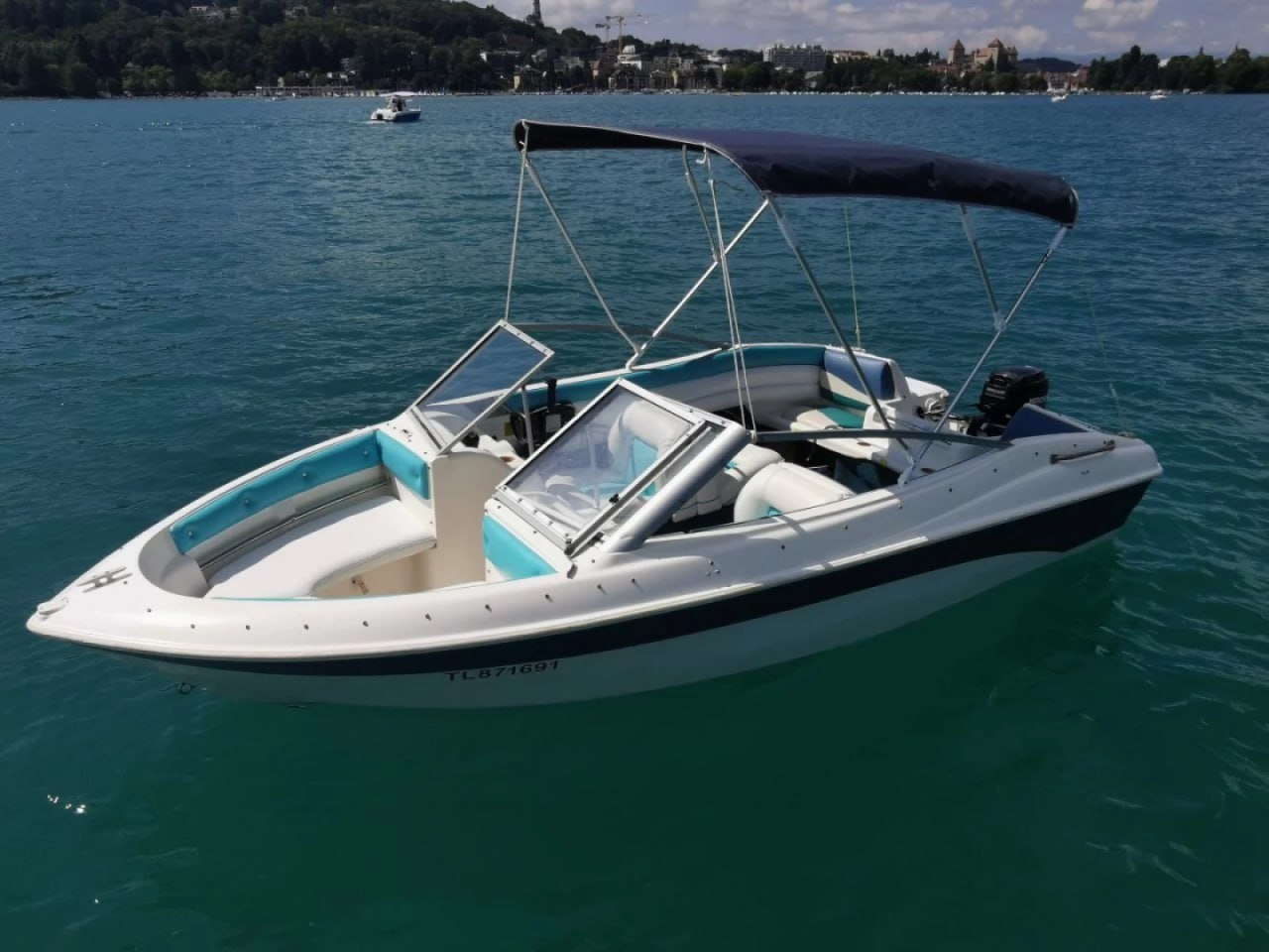 Location de bateaux sans permis au lac d’Annecy