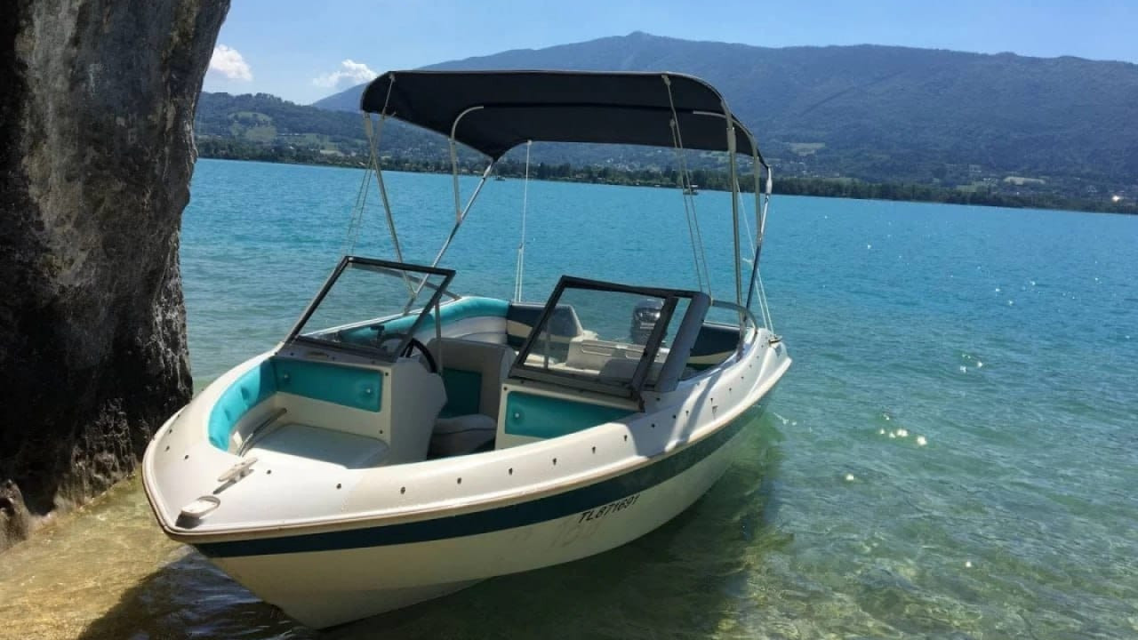 louer un bateau lac annecy